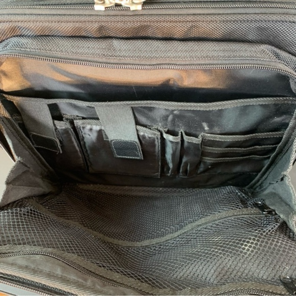 Dell black computer bag. - Picture 10 of 13